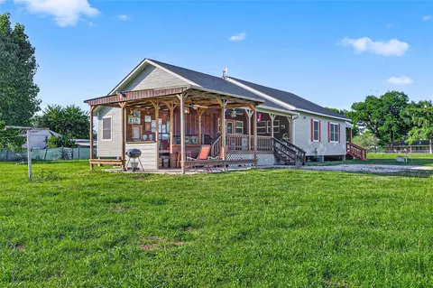 Exterior - 2240 Meyer Rd, Beasley, TX 77417 photo 3 of 6