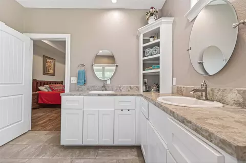 Bath - 2240 Meyer Rd, Beasley, TX 77417 photo 2 of 3