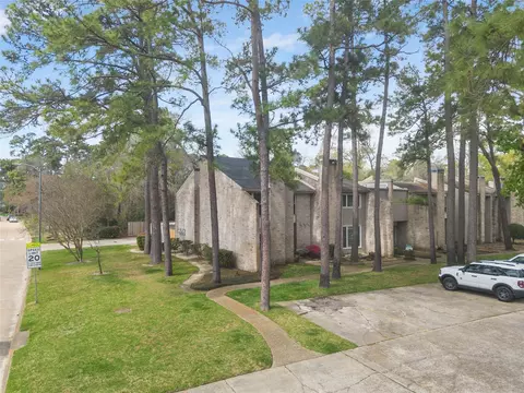 2103 Lake Village Dr, Kingwood, TX 77339