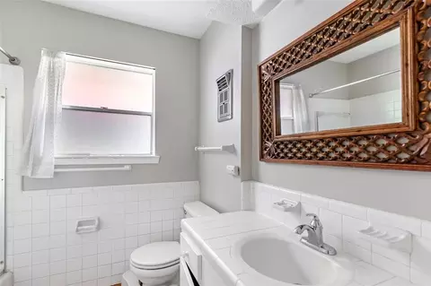 Bath - 1015 Stevens Ave, Conroe, TX 77301 photo 3 of 4
