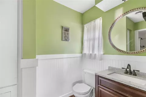Bath - 1015 Stevens Ave, Conroe, TX 77301 photo 4 of 4