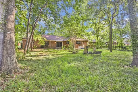 Exterior - 1015 Stevens Ave, Conroe, TX 77301 photo 3 of 5