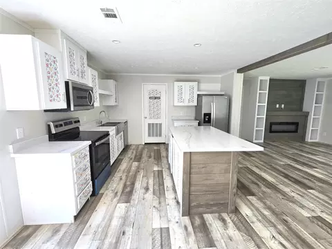 161 Veteran Ln, Livingston, TX 77351