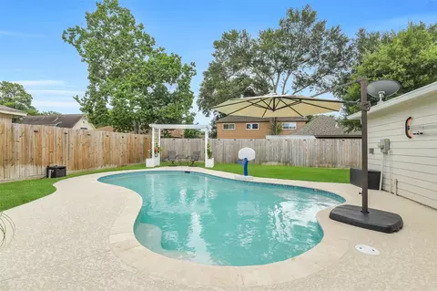 Exterior - 6923 River Mill Dr, Spring, TX 77379 photo 6 of 7