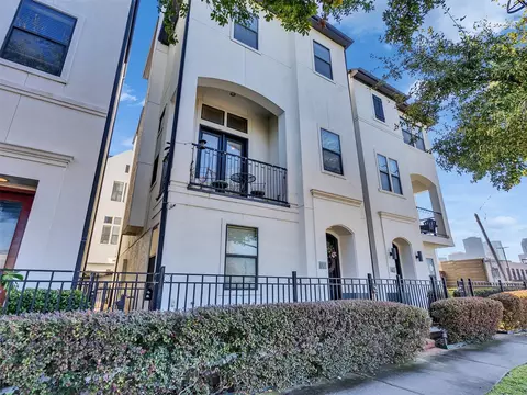 1877 Dart St, Houston, TX 77007