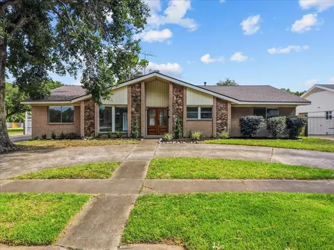 5762 Birdwood Rd, Houston, TX 77096