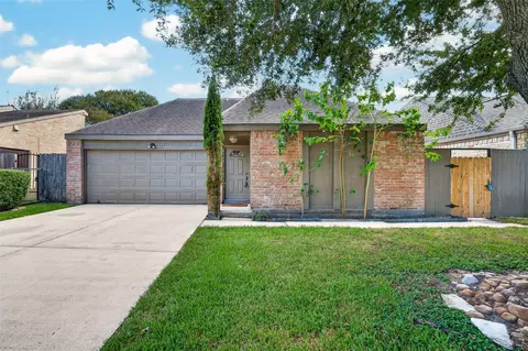 11803 Brook Meadows Ln, Meadows Place, TX 77477