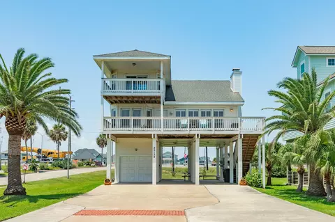 25138 Intrepid Ln, Galveston, TX 77554