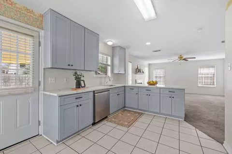 8727 Orchard Ln, La Porte, TX 77571
