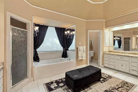 Bath - 9618 Windrush Dr, Spring, TX 77379 photo 1 of 5