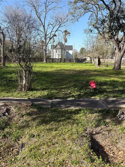 1110 Pipkin St, Beaumont, TX 77705