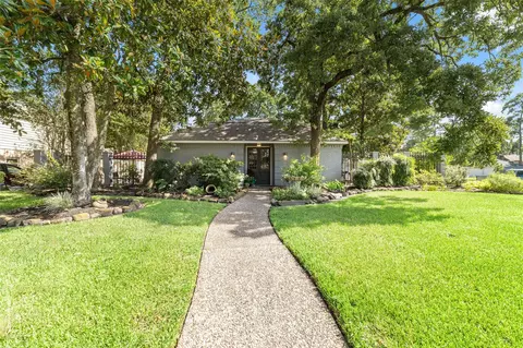 10823 Dunbrook Dr, Houston, TX 77070