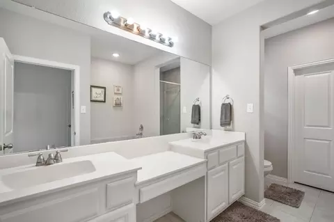 Bath - 29522 Whitebrush Trace Dr, Spring, TX 77386 photo 2 of 5