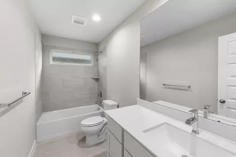 Bath - 2483 Forest Cedar Ln, Conroe, TX 77301 photo 3 of 4
