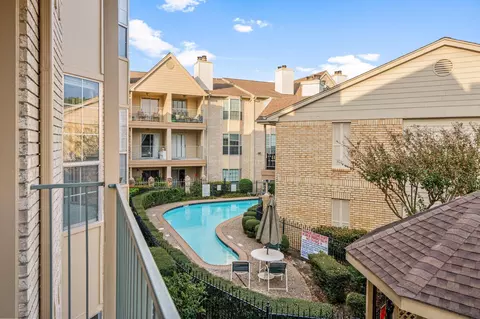 12550 Whittington Dr #811, Houston, TX 77077