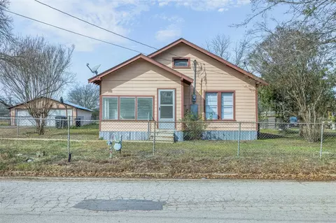 806 Plum St, Caldwell, TX 77836