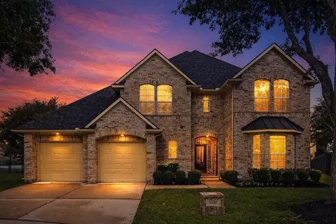 5126 Beacon Pt, Sugar Land, TX 77479