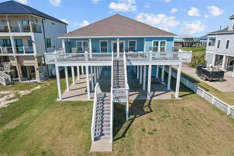 3026 Copacabana Dr, Crystal Beach, TX 77650