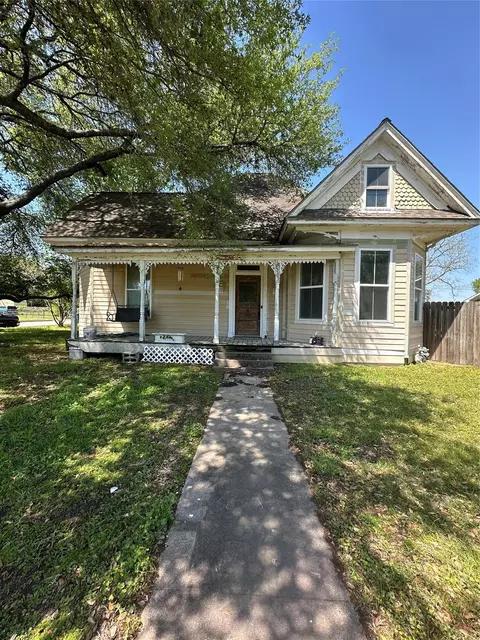 1045 8th St, Hempstead, TX 77445 photo 1