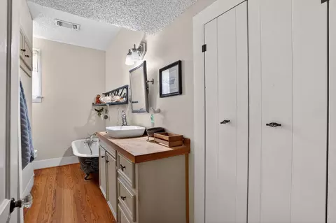 Bath - 106 E Valverde St, Brenham, TX 77833 photo 1 of 1