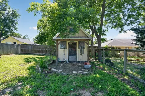 Exterior - 106 E Valverde St, Brenham, TX 77833 photo 9 of 11