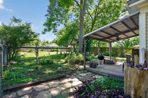 Exterior - 106 E Valverde St, Brenham, TX 77833 photo 6 of 11
