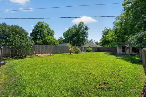 Exterior - 106 E Valverde St, Brenham, TX 77833 photo 7 of 11