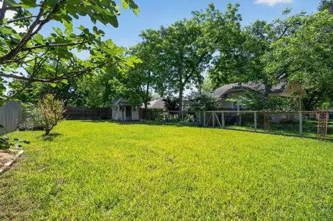 Exterior - 106 E Valverde St, Brenham, TX 77833 photo 8 of 11