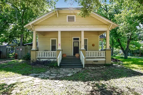 106 E Valverde St, Brenham, TX 77833
