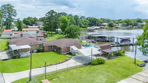 406 Kickapoo Dr, Livingston, TX 77351