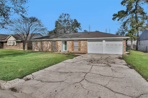 227 Crest Hill Dr, Conroe, TX 77301
