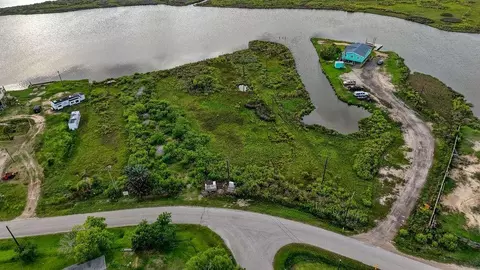 4808 Bayou Ln, Hitchcock, TX 77563