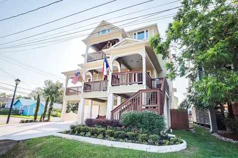 1201 Hall Ave, Seabrook, TX 77586