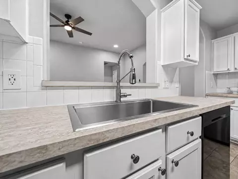 Kitchen - 21715 Texian Ct, Spring, TX 77388 photo 4 of 6