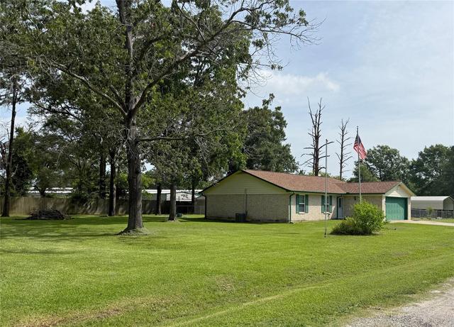 51 E Oakridge Dr, Point Blank, TX 77364