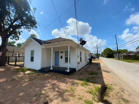 2710 Brewster St, Houston, TX 77026