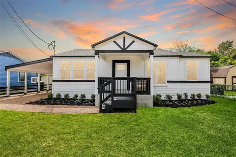110 Harris Ct, Houston, TX 77009