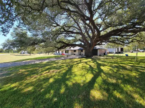 6673 Old Mill Creek Rd, Brenham, TX 77833