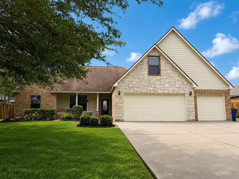 1448 S Bluebonnet Ln, Angleton, TX 77515