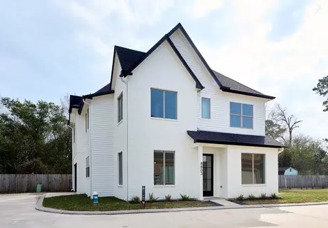 8803 Hollywood Garden Ln, Houston, TX 77080