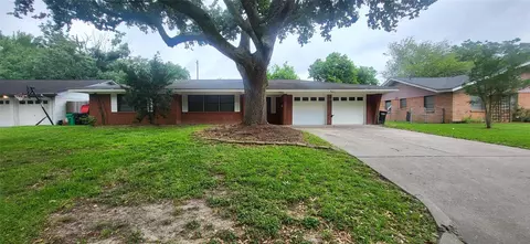 1902 Amy Dr, Baytown, TX 77520
