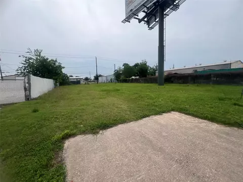 406 Highway 146 N, La Porte, TX 77571