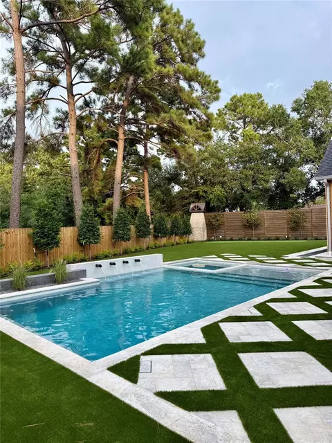 Exterior - 21802 White Oak View Dr, Tomball, TX 77375 photo 4 of 14