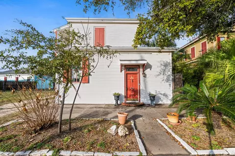 1211 33rd St, Galveston, TX 77550