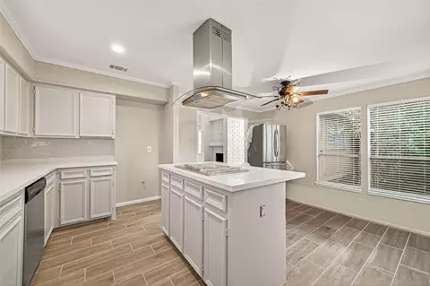 5451 Oakhaven Ln, Houston, TX 77091