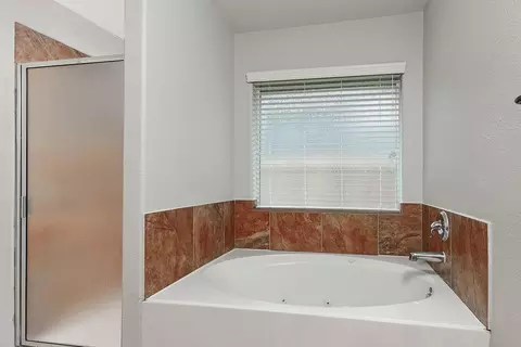 Bath - 10912 Redbird, Conroe, TX 77385 photo 2 of 3