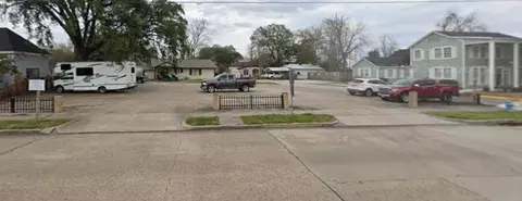 819 E Main St, Humble, TX 77338