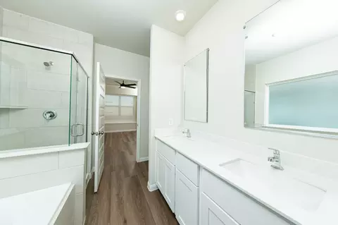 Bath - 13365 Burbot Dr, Conroe, TX 77384 photo 2 of 3