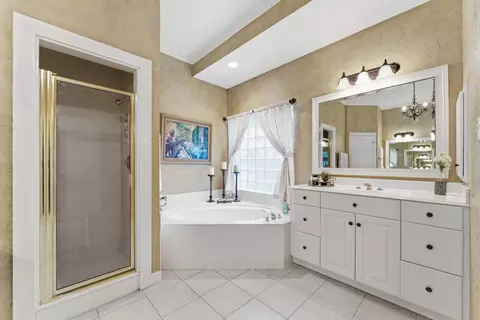 Bath - 147 N Taylor Point Dr, Spring, TX 77382 photo 2 of 6