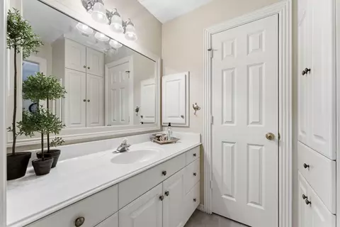 Bath - 147 N Taylor Point Dr, Spring, TX 77382 photo 3 of 6